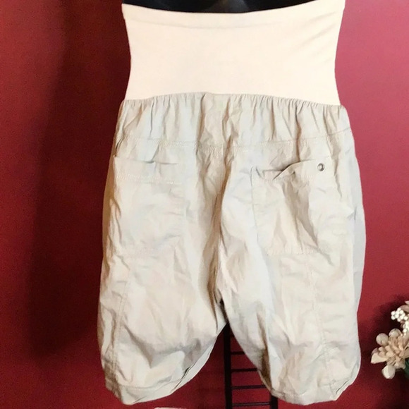 TWO HEARTS MATERNITY SHORTS SIZE 2X - Picture 3 of 5